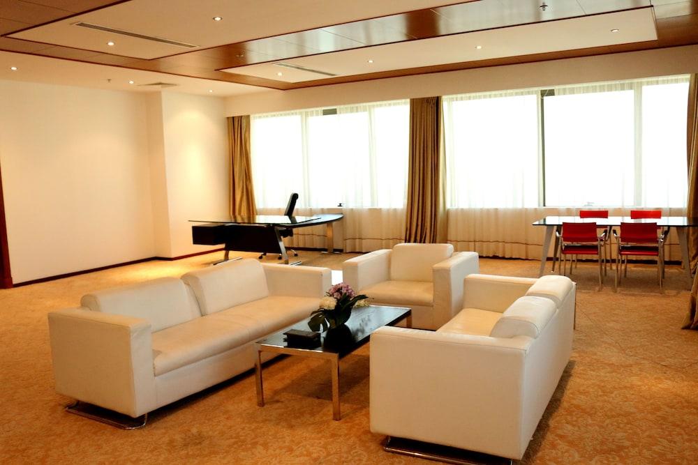 Diva Hotel Manama Exterior photo